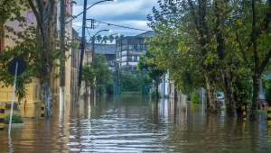 Chuva no RS: Rio Guaíba ultrapassa cota de inundação, e água invade o Cais Mauá