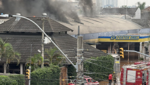 Incêndio em um posto de gasolina na zona norte da cidade de Porto Alegre