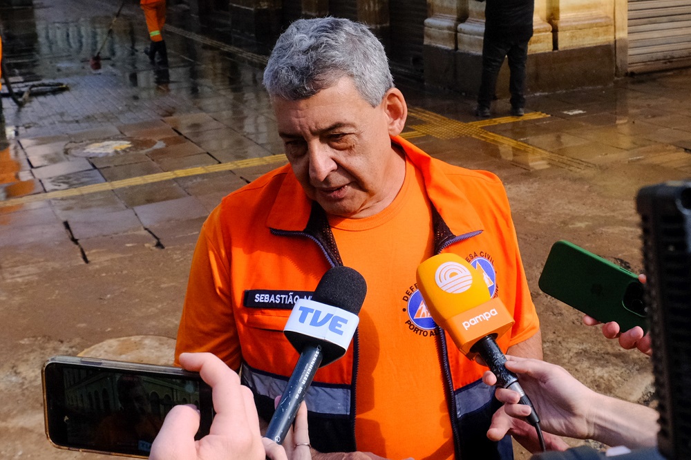 O prefeito de Porto Alegre, Sebastião Melo, fala sobre a situação na cidade que fortemente atingida pelas enchentes das últimas semanas