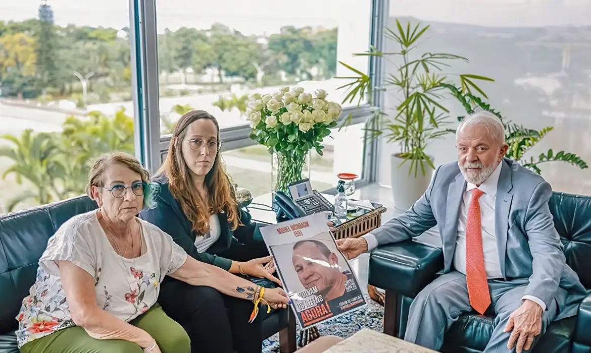 Lula e a familia de Michel Nisenbaum, refém morto pelo Hamas
