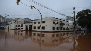 O nível do lago Guaíba, em Porto Alegre, continua em alta progressiva em razão da chuva que atinge todo o Rio Grande do Sul