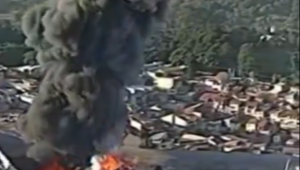 Incêndio atinge depósito de material reciclado na zona leste de São Paulo