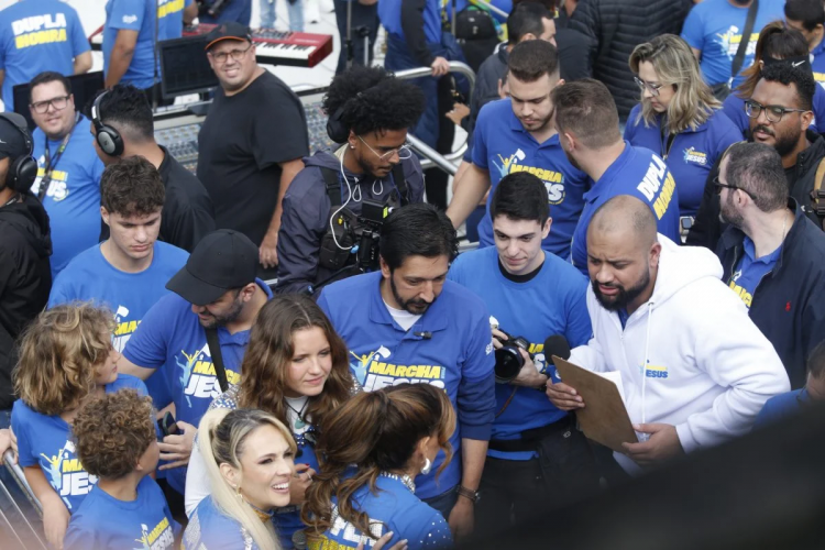 ‘Eu amo Jesus Cristo’, diz Nunes em trio da Marcha para Jesus em SP