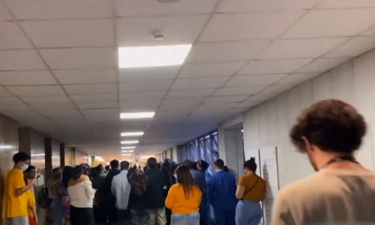 Estudantes entram em confronto com a polícia na Alesp durante protesto contra escolas cívico-militares