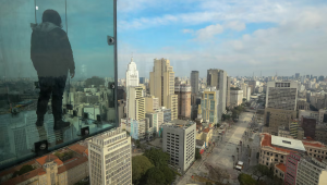 Turistas ficam presos no elevador do Sampa Sky, atração que oferece vista panorâmica de SP