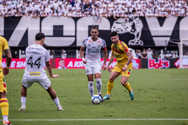 Com grande atuação dos ‘Meninos da Vila’, Santos goleia o Brusque por 4 a 0