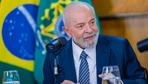 Presidente da República, Luiz Inácio Lula da Silva, durante entrevista aos jornalistas Leonardo Sakamoto e Carla Araújo