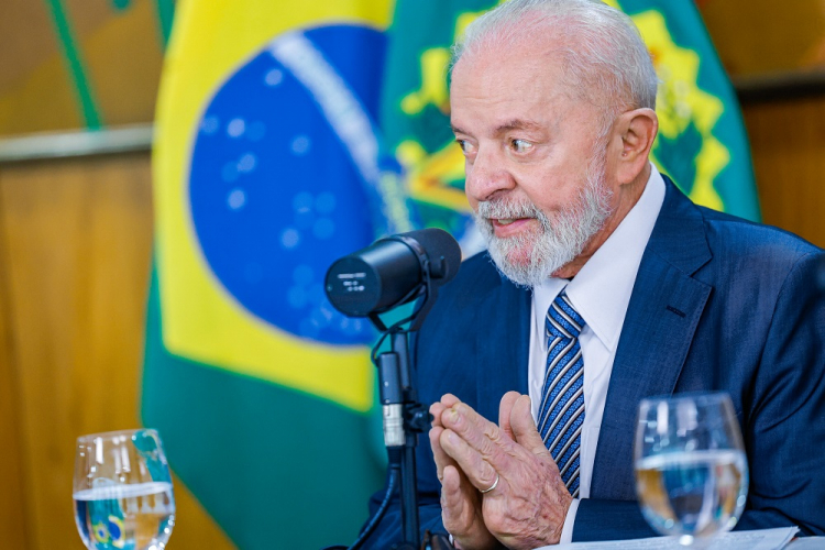 Presidente Lula critica permanência de Roberto Campos Neto no Banco Central