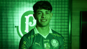 Agustín Giay com a camisa do Palmeiras