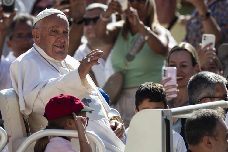 Papa Francisco critica legalização das drogas um dia após STF mudar abordagem sobre porte de maconha