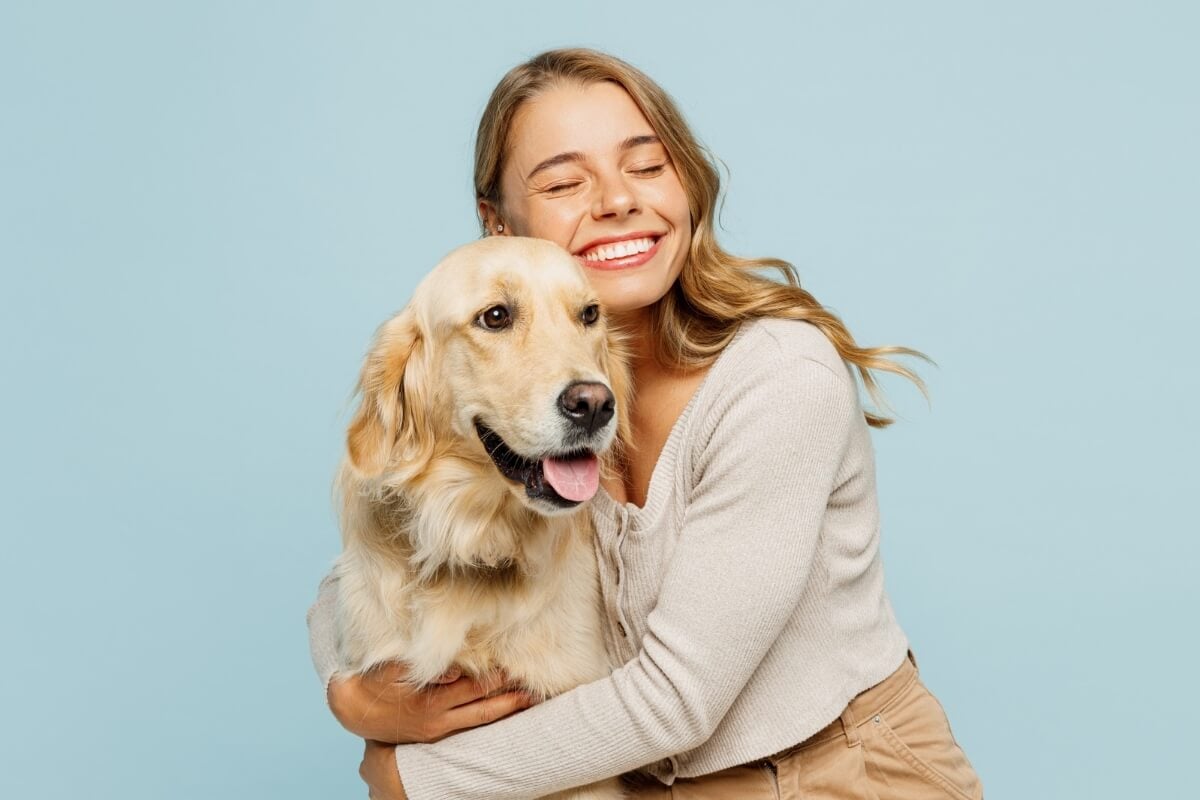 Por meio do comportamento, os cachorros demonstram afeto de diversas maneiras 