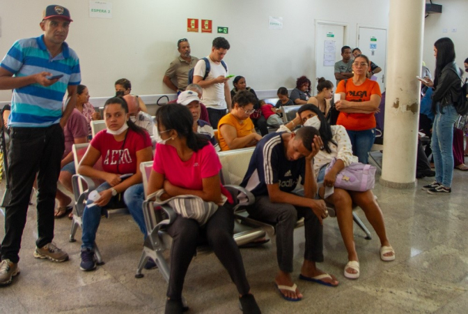Movimentação de pacientes na sala de espera da UPA Perus, na zona noroeste da capital paulista