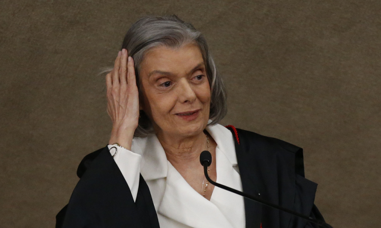 Cármen Lúcia diz que Dia Mundial da Democracia é comemoração da liberdade