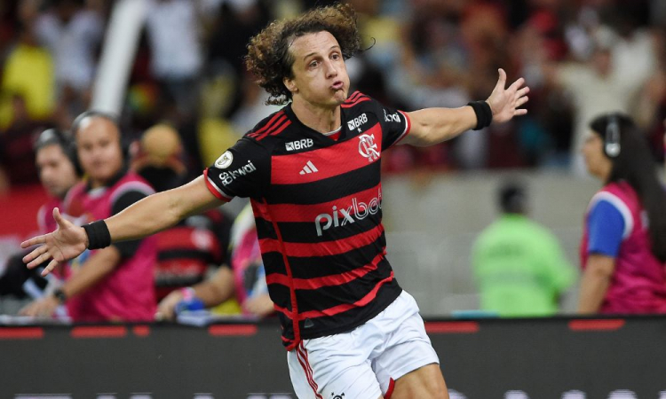 David Luiz marca no final, Flamengo vence Bahia e assume liderança do Brasileirão