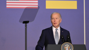 O presidente dos EUA, Joe Biden, dá uma conferência de imprensa conjunta com o presidente ucraniano depois de assinarem um acordo de segurança após uma reunião bilateral à margem da cimeira do G7 em Savelletri (Brindisi), Itália, 13 de junho de 2024. A 50.ª cimeira do G7 reunirá os Líderes do Grupo dos Sete Estados-Membros no resort Borgo Egnazia, no sul da Itália, de 13 a 15 de junho de 2024