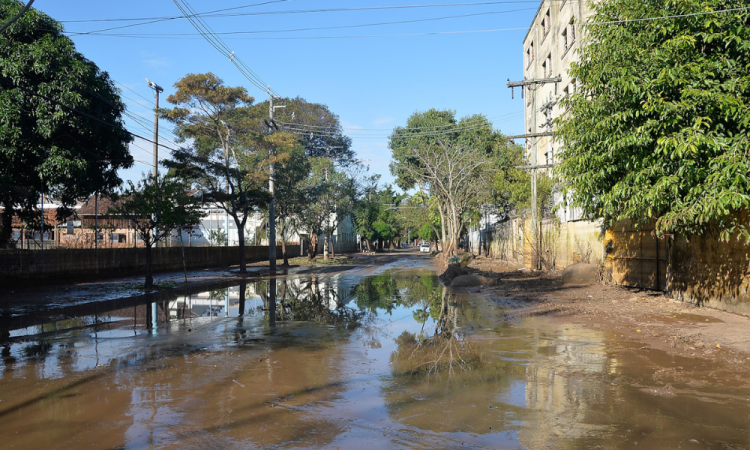 Nível do Guaíba sobe novamente e deixa ruas de Porto Alegre inundadas