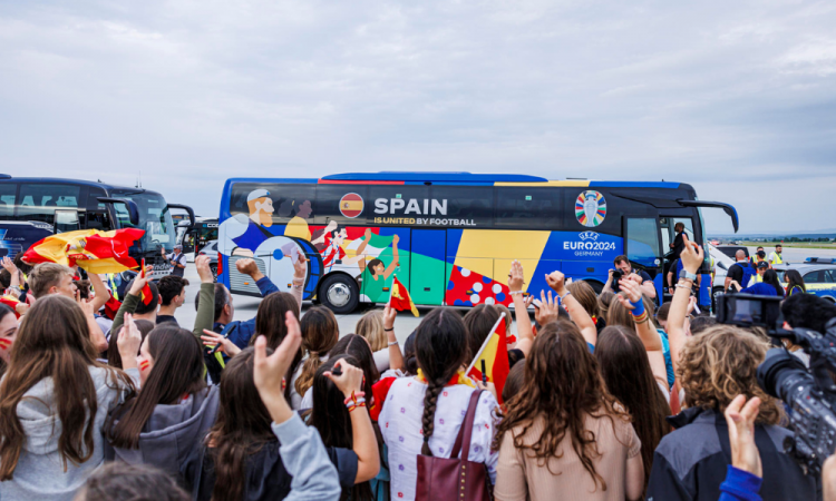 A seleção espanhola de futebol, a seis dias da estreia no Euro 2024, no sábado, 15 de junho, frente à Croácia, chega hoje, domingo, a Estugarda (Alemanha) vinda de Palma de Maiorca.