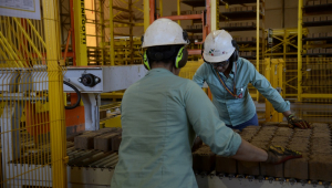 Operação da Fábrica de Blocos na Mina do Pico, produzidos a partir de rejeitos da mineração, no Complexo Vargem Grande da Vale, em Minas Gerais