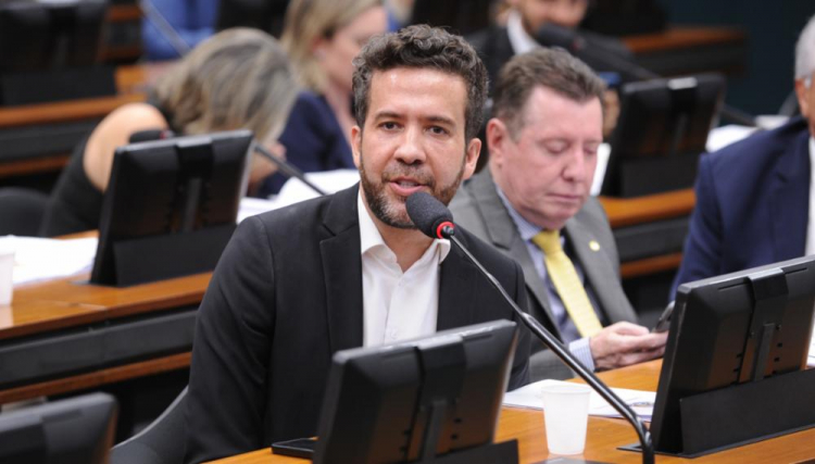 O deputado federal André Janones na Câmara dos Deputados