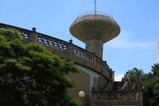 Fachada do reservatório de água da Sabesp em Vila Mariana.