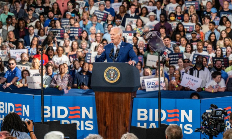 Biden admite falha em debate contra Trump, e New York Times pede que democrata desista da reeleição