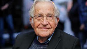 línguista Noam Chomsky