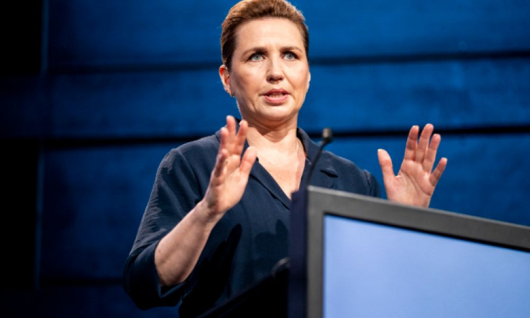 Primeira-ministra da Dinamarca é agredida em Copenhague