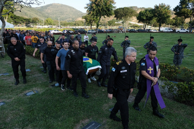 Enterro do Sargento do Bope J. Cruz no cemitério de Sulacap, que morreu em operação na Maré.