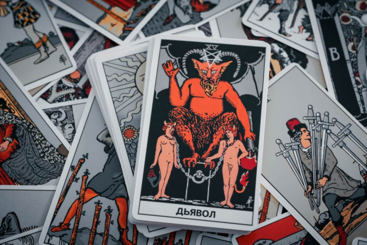 Veja o real significado das cartas morte e diabo no tarot