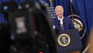 O presidente dos EUA, Joe Biden, fala depois que seu oponente republicano, Donald Trump, foi ferido após um tiroteio em um comício eleitoral