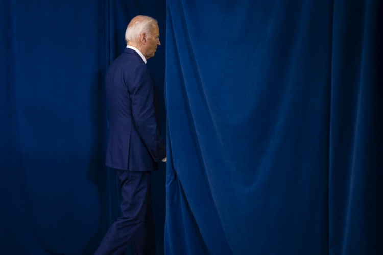 Biden desiste de candidatura à reeleição