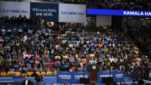 Atlanta (Estados Unidos), 30/07/2024.- A vice-presidente dos EUA, Kamala Harris, discursa durante um comício de campanha no Georgia State Convocation Center, em Atlanta, Geórgia, EUA, 30 de julho de 2024. EFE/EPA/EDWARD M. PIO RODA