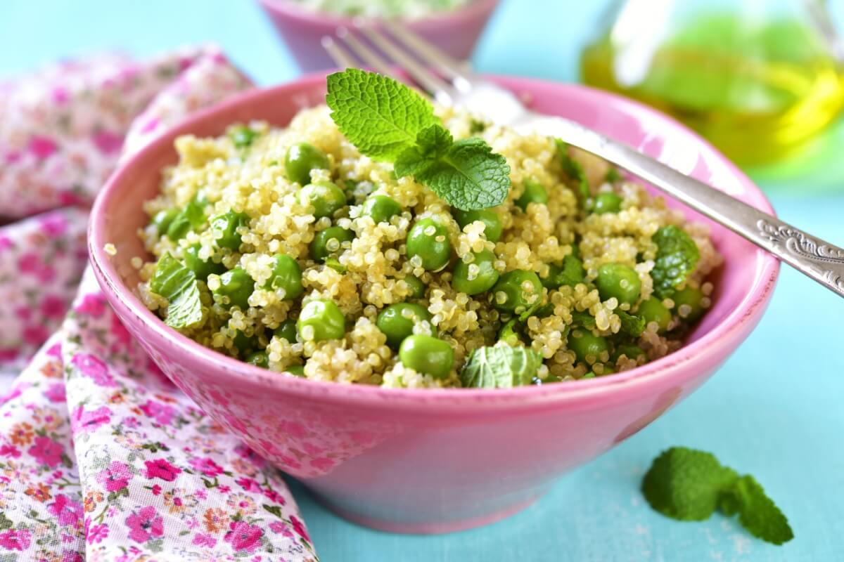 Salada de quinoa com ervilha 