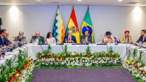 Lula e sua comitiva, da qual faz parte a primeira-dama Janja, reúne-se com a equipe do presidente boliviano Luis Arce