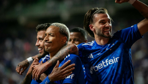 Matheus Pereira jogador do Cruzeiro comemora seu gol durante partida contra o Bragantino no estádio Independência