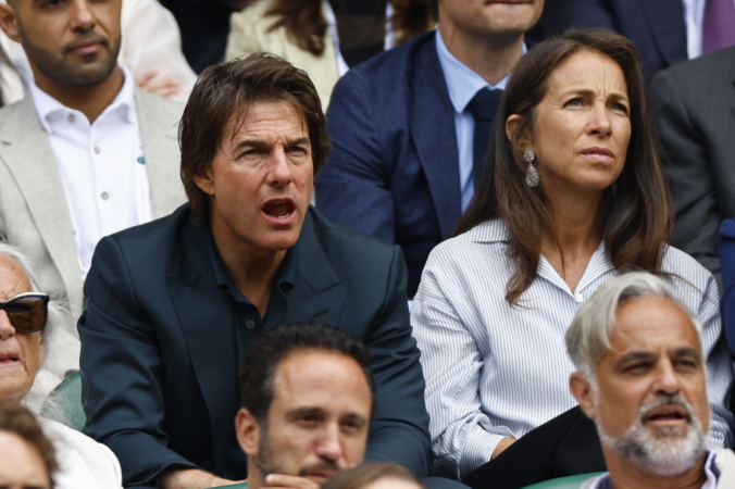 O ator norte-americano Tom Cruise observa a final do individual feminino do Campeonato de Wimbledon