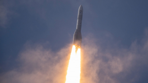 O foguete Ariane 6 decola do espaçoporto de Kurú, na Guiana Francesa