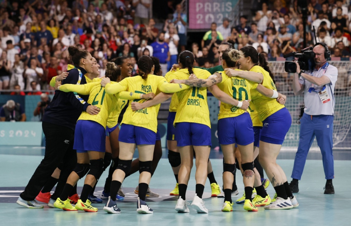 Seleção brasileira feminina de handebol quebra tabu e vence Espanha em  estreia nas Olimpíadas | Jovem Pan