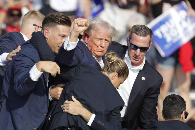 ‘Uma bala perfurou minha orelha’, descreve Trump após atentado em comício