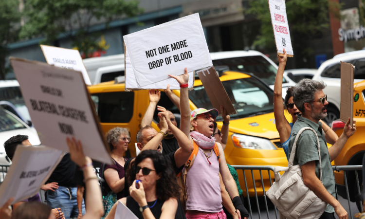 Manifestantes protestam contra Netanyahu no Capitólio, em Washington