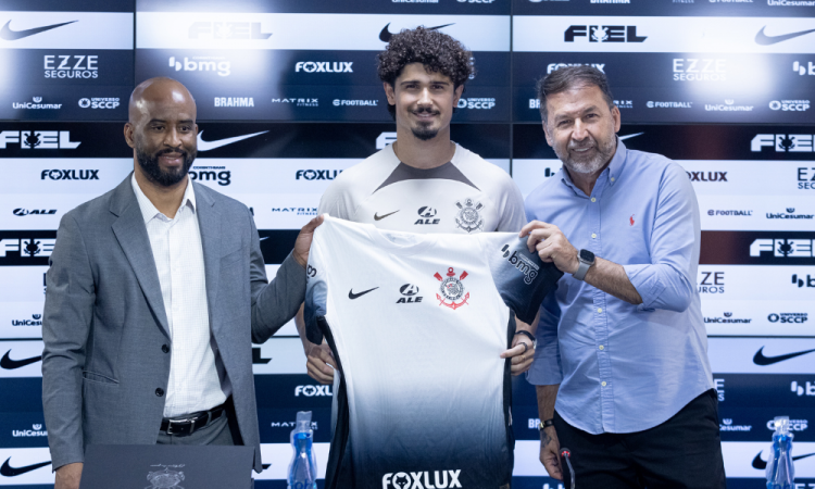 André Ramalho aposta em recuperação do Corinthians em apresentação: ‘Camisa pesada’