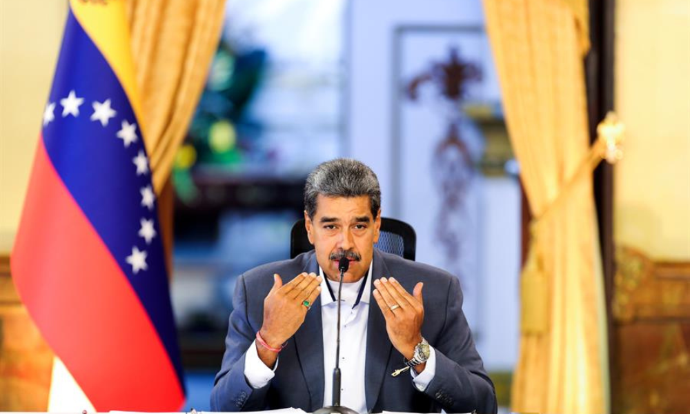 Fotografia cedida pela Prensa Miraflores mostrando o presidente da Venezuela, Nicolás Maduro, durante Conselho de Defesa da Nação, em Caracas