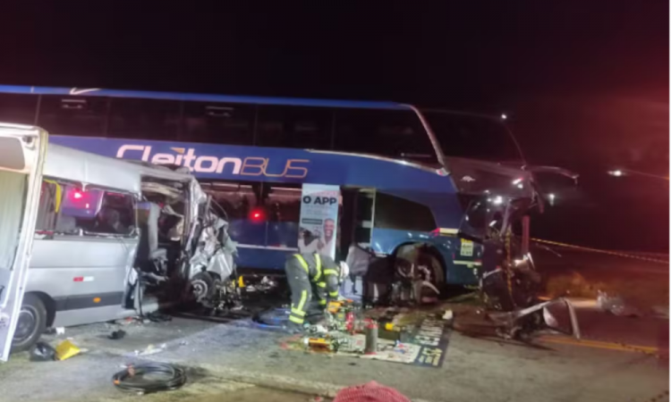 Três torcedores do Corinthians morrem em acidente rodoviário durante a madrugada