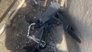 Drone filmado por moradora que teria caído no Complexo do Quitungo, zona norte do Rio de Janeiro