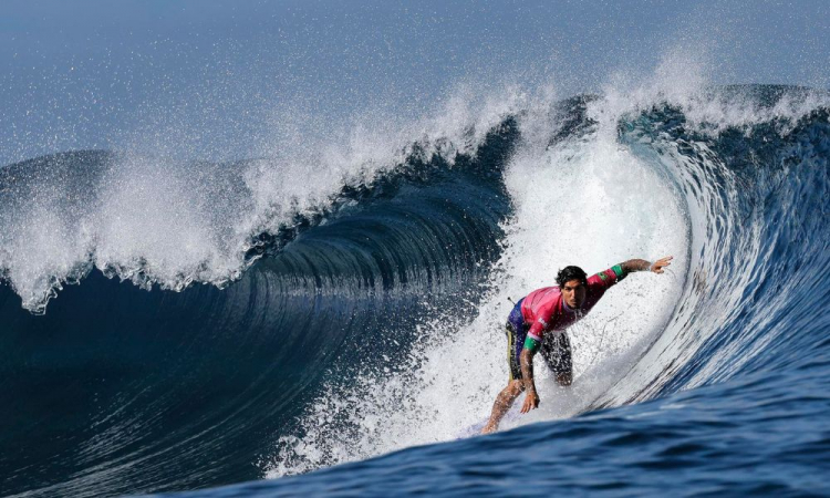 Gabriel Medina viraliza nas redes com foto icônica das Olimpíadas de Paris