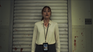 Maika Monroe interpreta a agente do FBI Lee Harker no filme 'Longlegs: Vínculo Mortal'