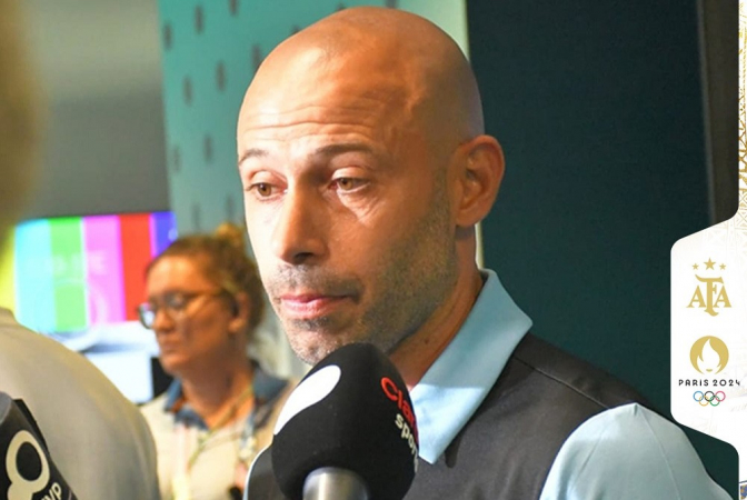 O técnico da Argentina, Javier Mascherano, dá entrevista após o jogo contra Marrocos