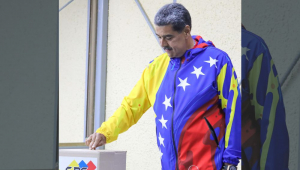 nicolas maduro votando