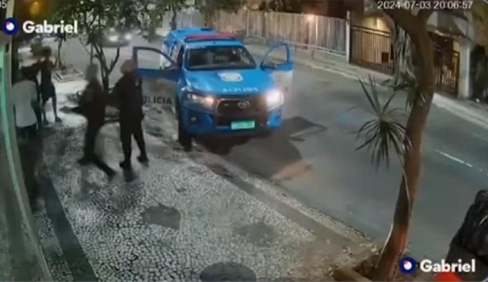 Abordagem da polícia em Ipanema