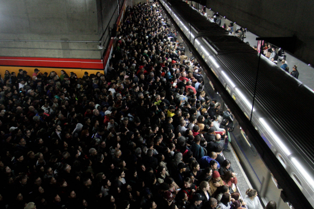 Metrô de São Paulo apresenta falhas nas linhas 1-Azul e 3-Vermelha nesta terça